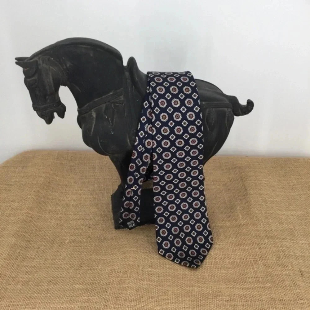 Oscar De La Renta Men’s Navy Silk tie